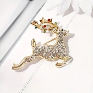 Luxury Rhinestone Reindeer Brooch Pin | Elegant Gold-Tone Holiday Jewelry 🦌 Deer